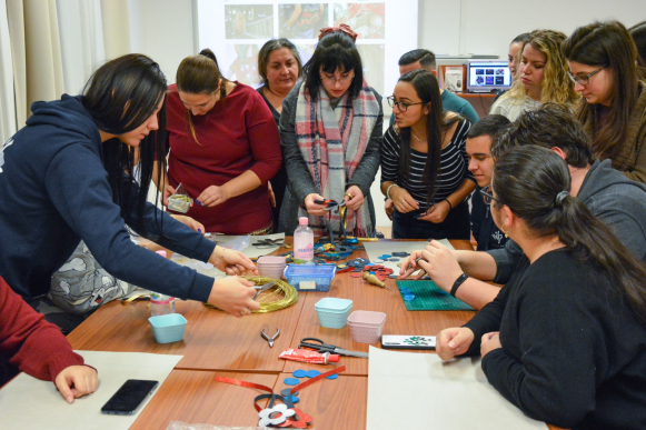 Csodás kézműves termékek születtek a WISZ Romani-workshopján