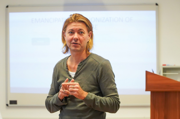 A cigányoknak joguk van megszólalniuk bármiről – Interjú Beck Zoltánnal