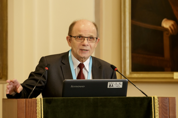 Fokozott várakozással tekintünk a jövő elé