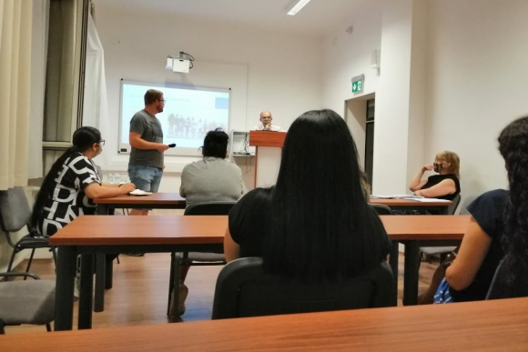 Másfél méteres távolságban is lehet közösséget alkotni - így indult az új félév a WISZ-ben